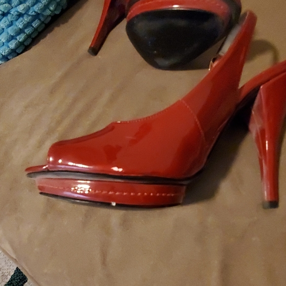 Guess Deep red open toed pumps - Picture 6 of 6